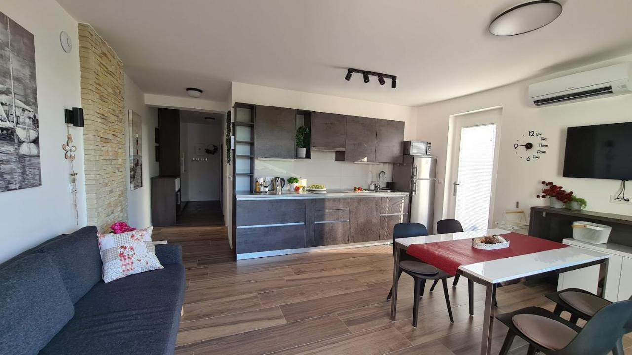 Vila Primorka Apartmani Oleander Šilo Exterior foto