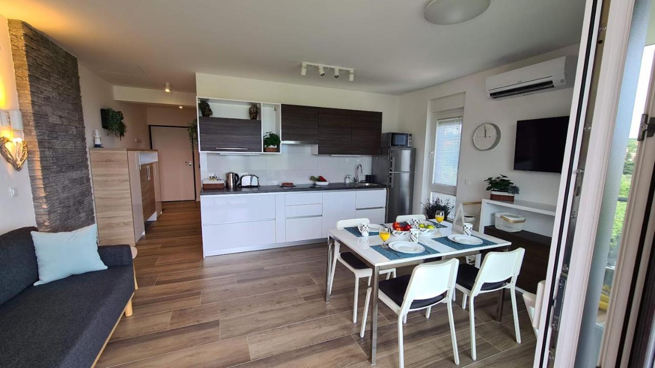 Vila Primorka Apartmani Oleander Šilo Exterior foto