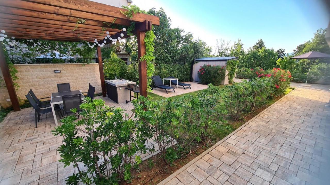 Vila Primorka Apartmani Oleander Šilo Exterior foto