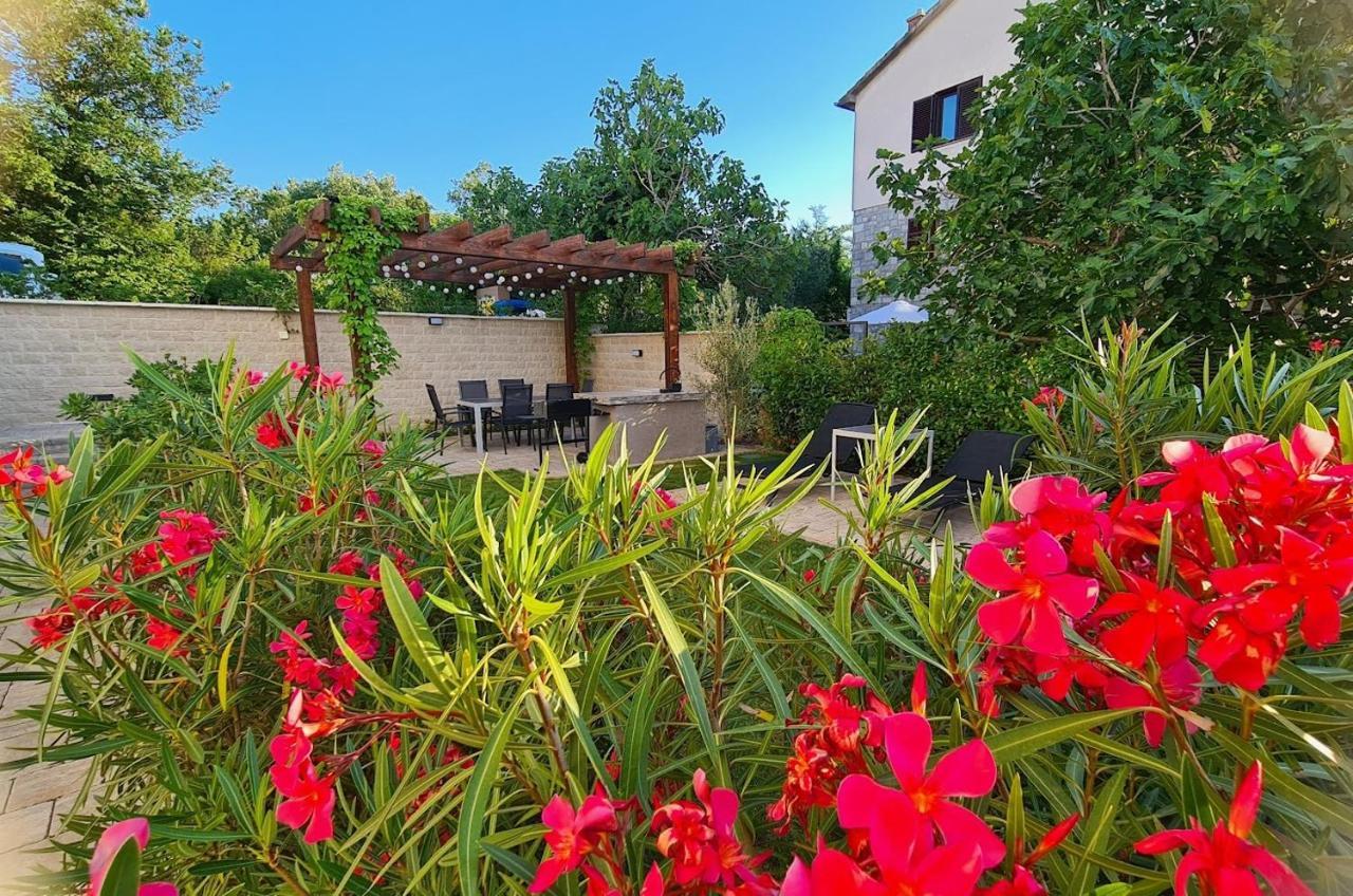 Vila Primorka Apartmani Oleander Šilo Exterior foto